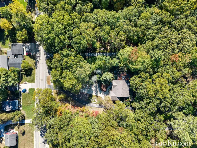 $699,900 | 17871 North Fruitport Road, Spring Lake, MI 49456