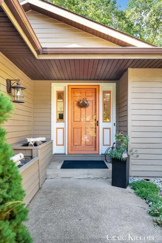 $699,900 | 17871 North Fruitport Road, Spring Lake, MI 49456