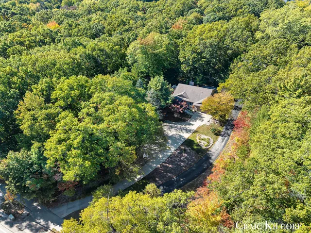 $699,900 | 17871 North Fruitport Road, Spring Lake, MI 49456