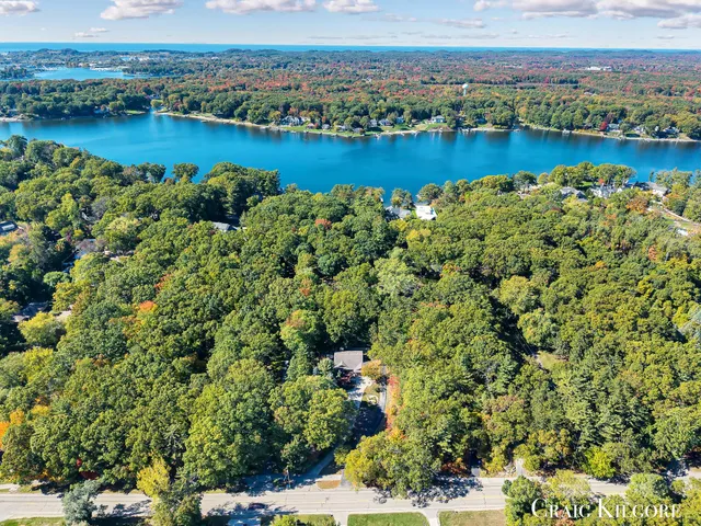 $699,900 | 17871 North Fruitport Road, Spring Lake, MI 49456