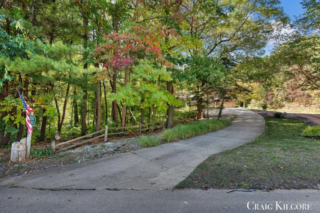 $699,900 | 17871 North Fruitport Road, Spring Lake, MI 49456