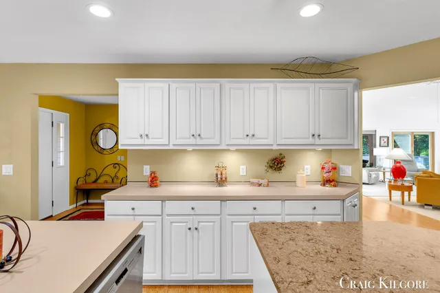 $699,900 | 17871 North Fruitport Road, Spring Lake, MI 49456