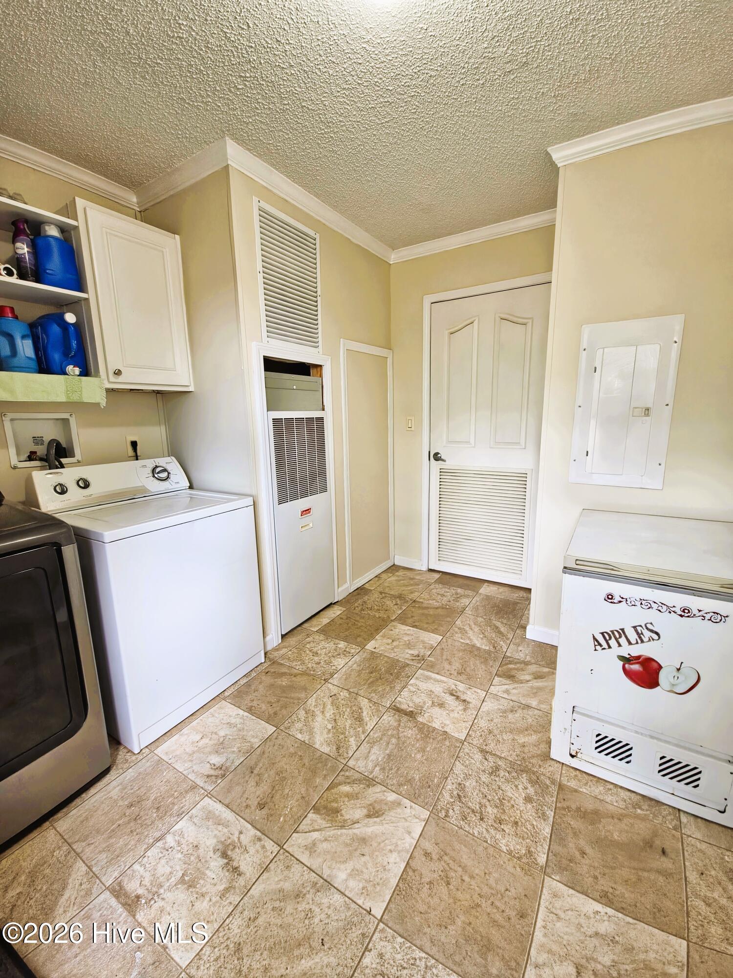 3525 Daughety White Road Kinston, NC 28501 - Photo 25 of 31 Laundry - Mud Room