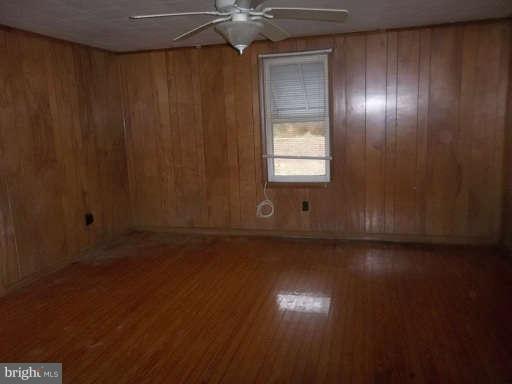 2125 Farm Creek Road Wingate, MD 21675 - Photo 3 of 16 Living Room