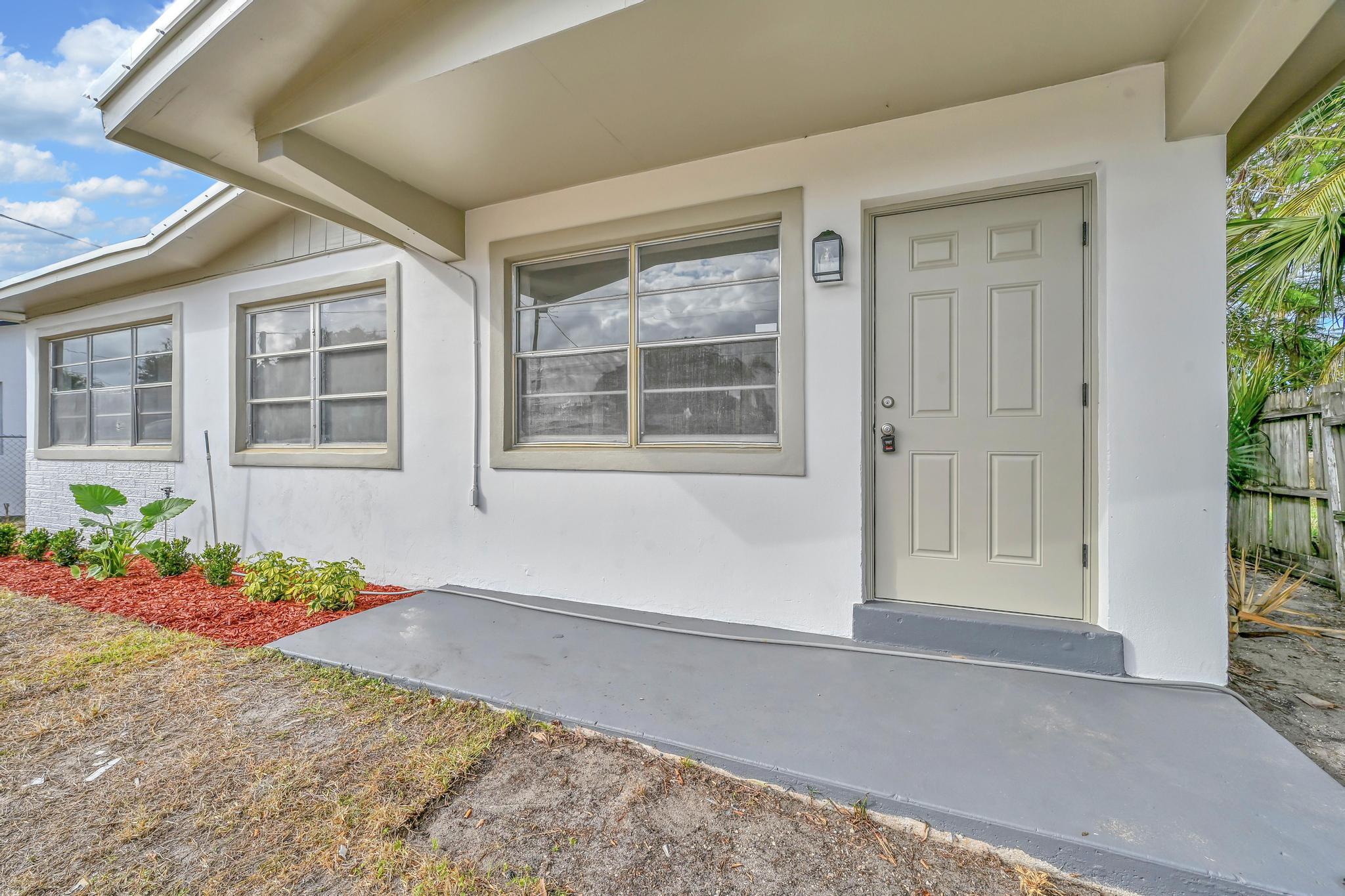 8487 Southeast Begonia Way Hobe Sound, FL 33455 - Photo 4 of 26 Z63_8594