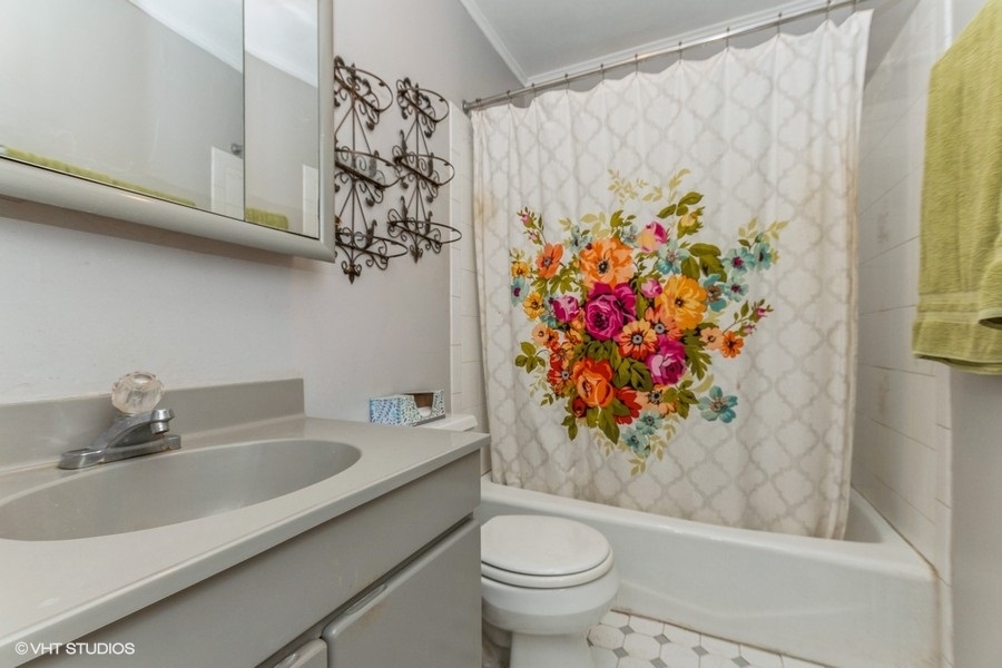 10643 Oxford Avenue Chicago Ridge, IL 60415 - Photo 11 of 15 a bathroom with a sink and a mirror