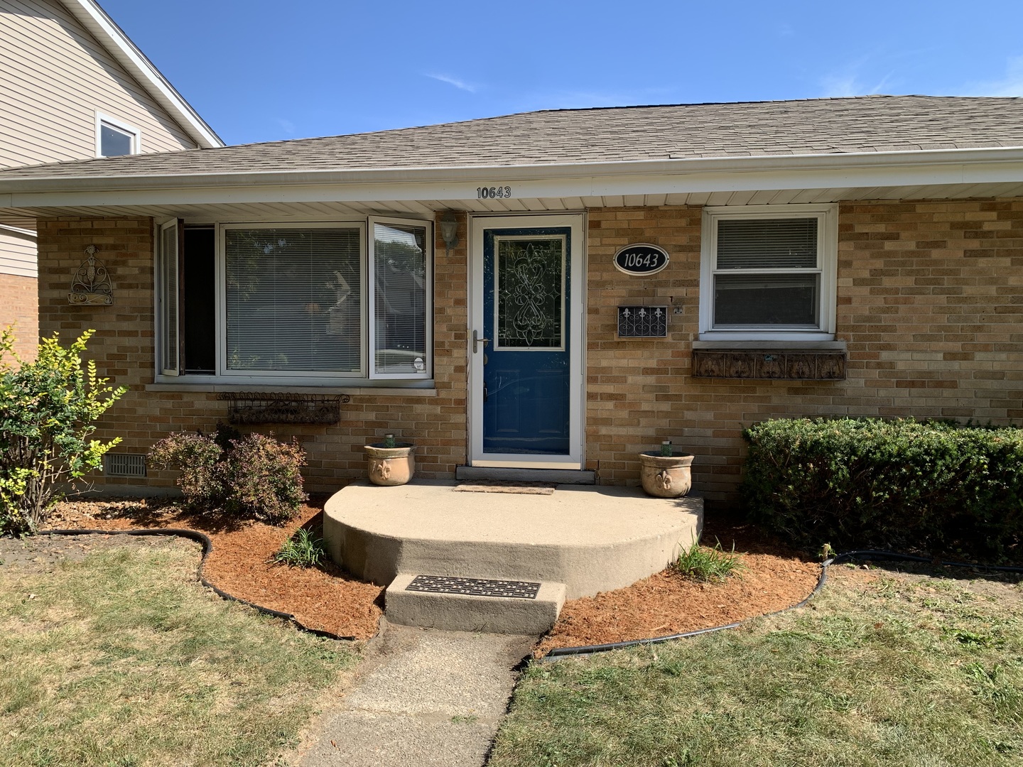 10643 Oxford Avenue Chicago Ridge, IL 60415 - Photo 2 of 15