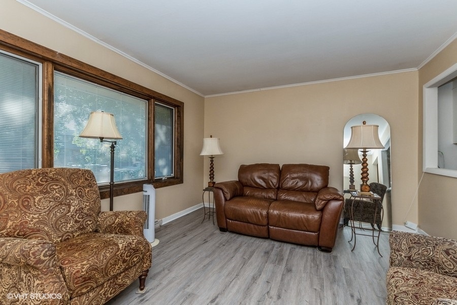 10643 Oxford Avenue Chicago Ridge, IL 60415 - Photo 4 of 15 a living room with furniture and a wooden floor