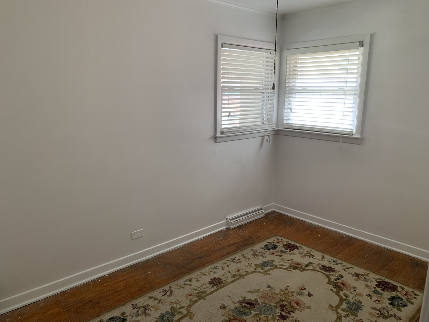 10643 Oxford Avenue Chicago Ridge, IL 60415 - Photo 10 of 15 an empty room with a window