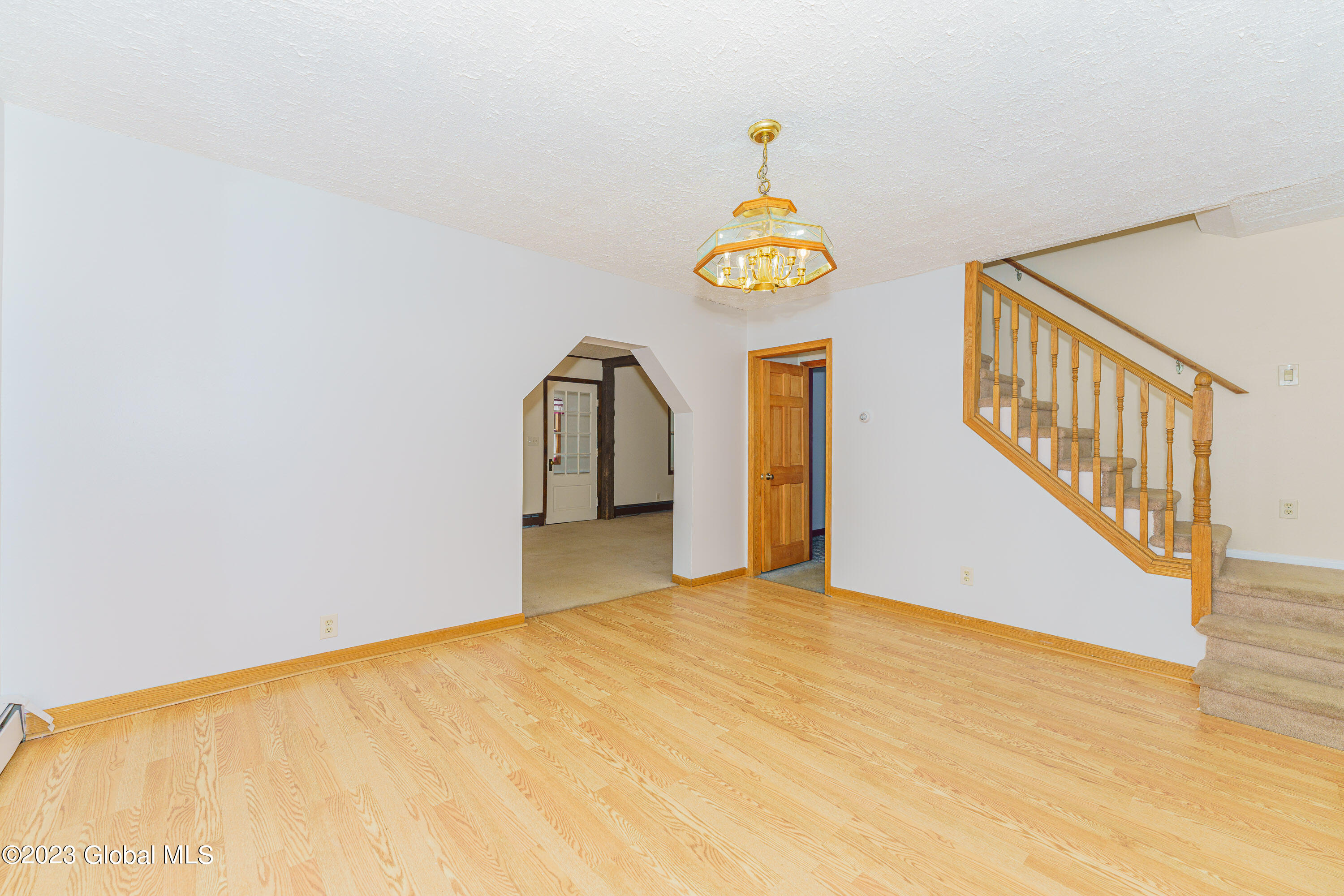 2323 Curry Road Rotterdam, NY 12303 - Photo 16 of 46 3 Diningroom 4