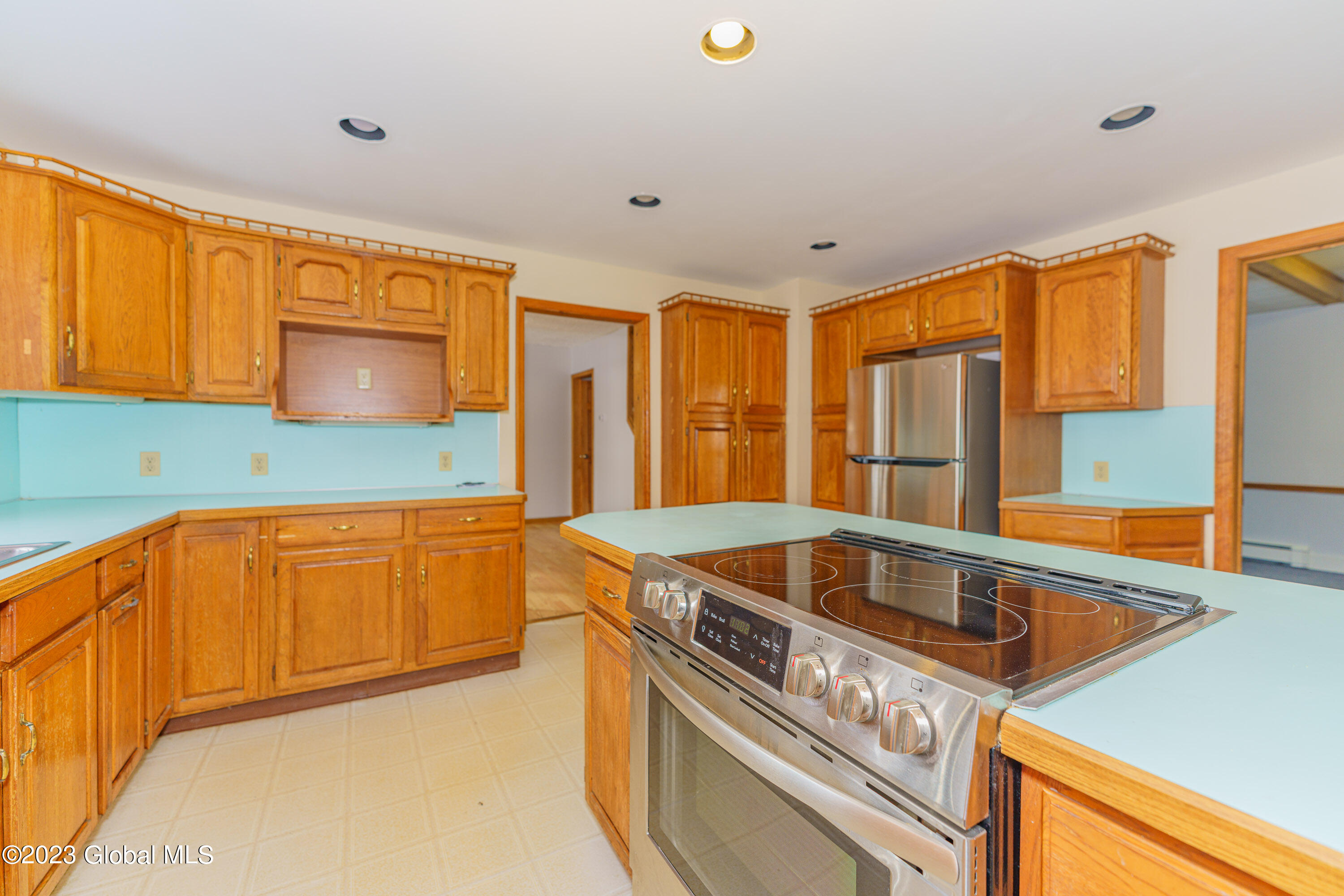 2323 Curry Road Rotterdam, NY 12303 - Photo 20 of 46 4 Kitchen 4