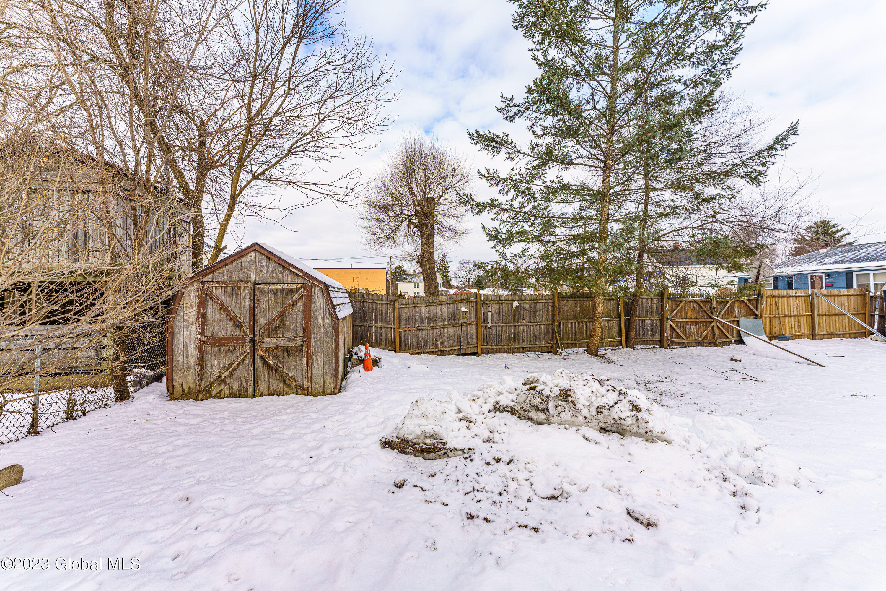 2323 Curry Road Rotterdam, NY 12303 - Photo 39 of 46 Yard 5