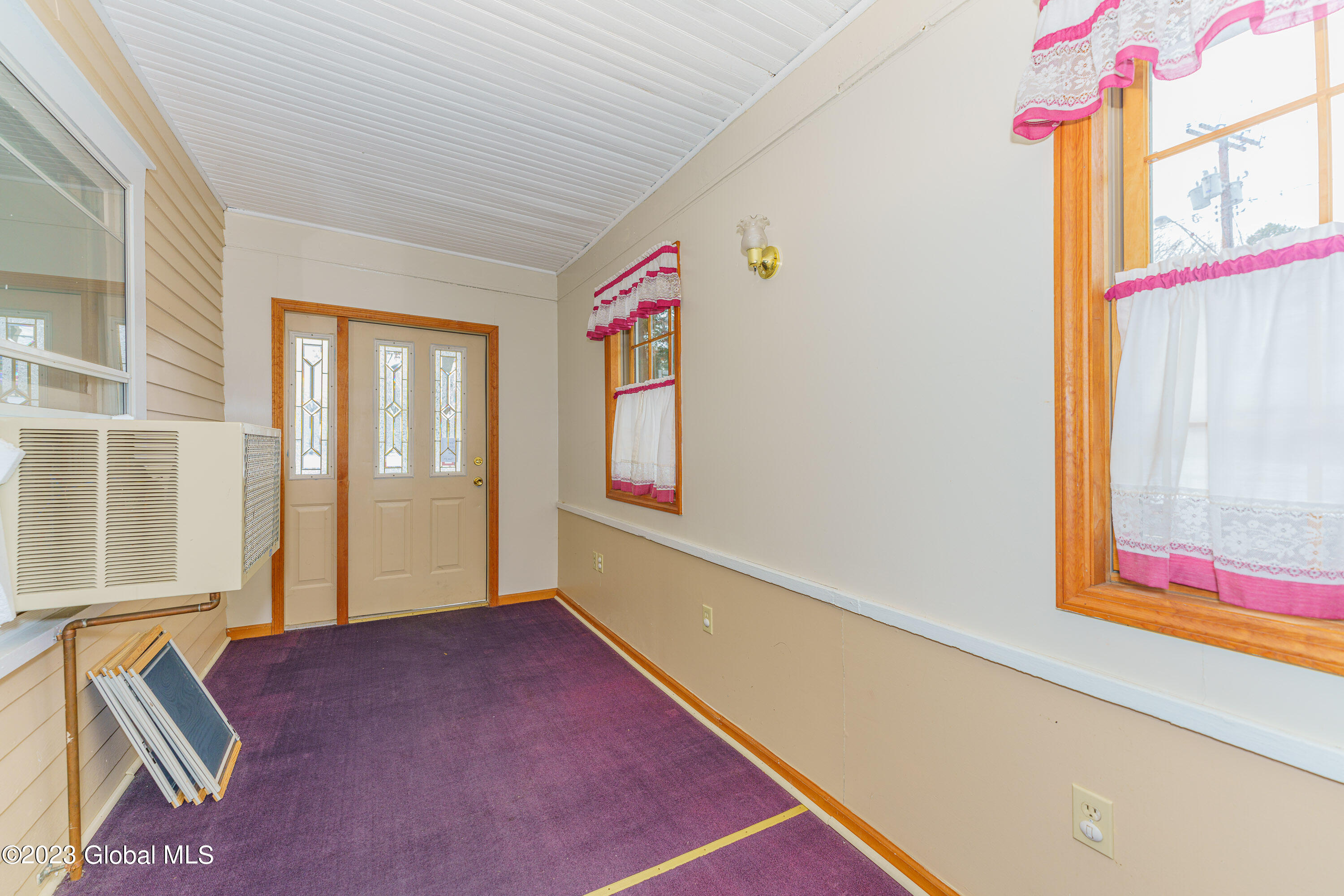 2323 Curry Road Rotterdam, NY 12303 - Photo 4 of 46 1 Entryway 1