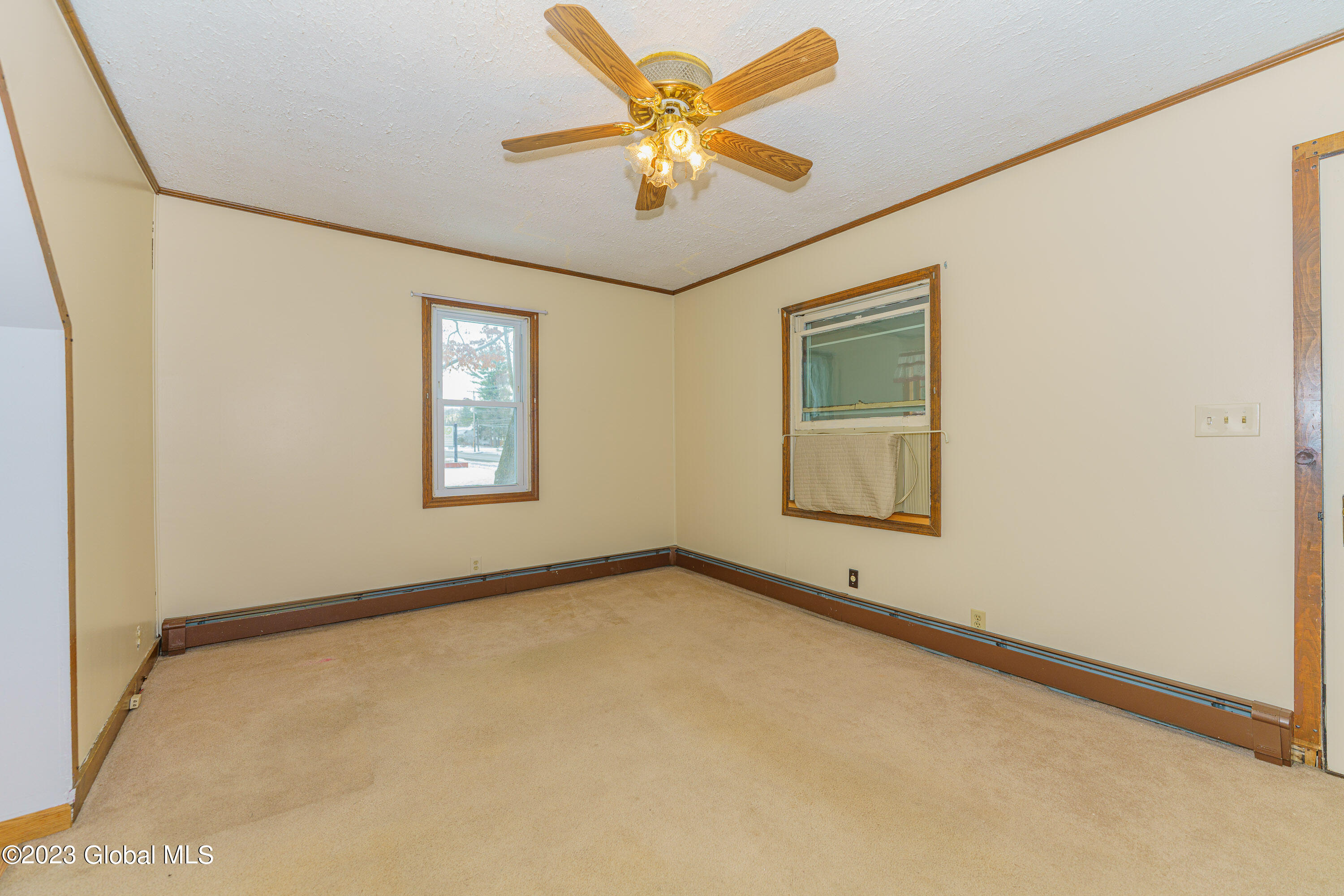 2323 Curry Road Rotterdam, NY 12303 - Photo 10 of 46 2 Livingroom 5