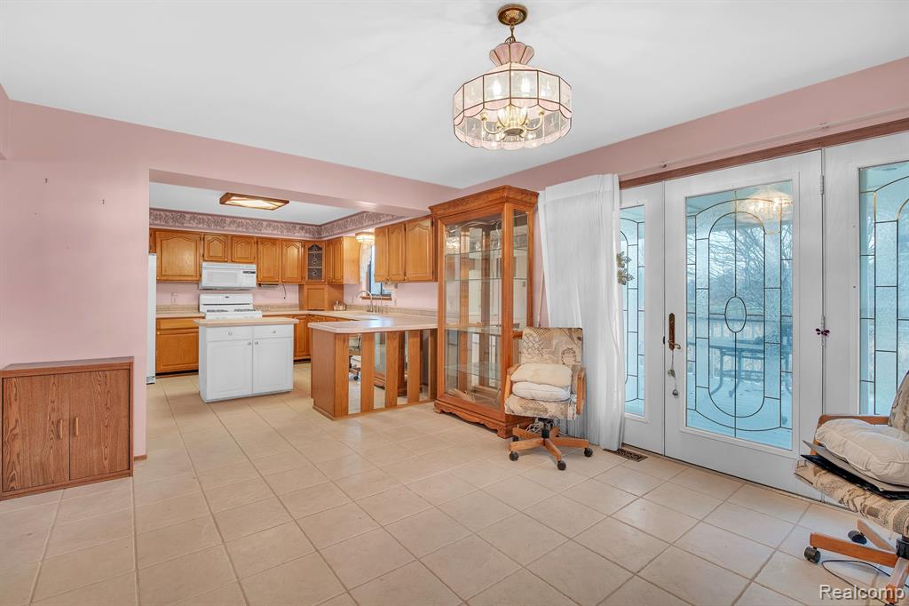 4475 County Line Road Ortonville, MI 48462 - Photo 6 of 20