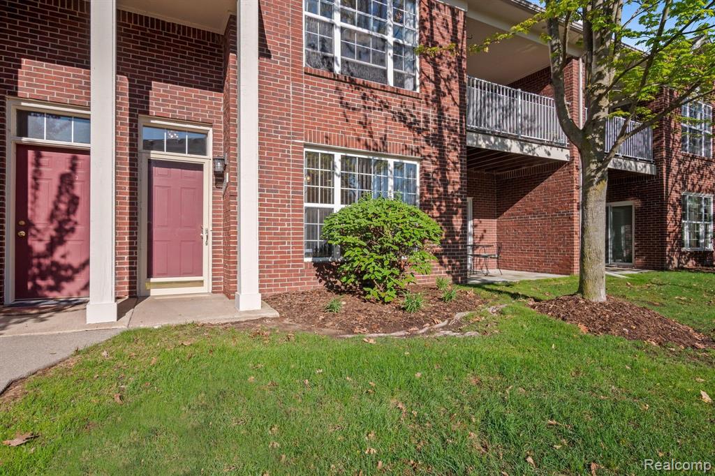 1708 Deepwood Circle Rochester, MI 48307 - Photo 2 of 26