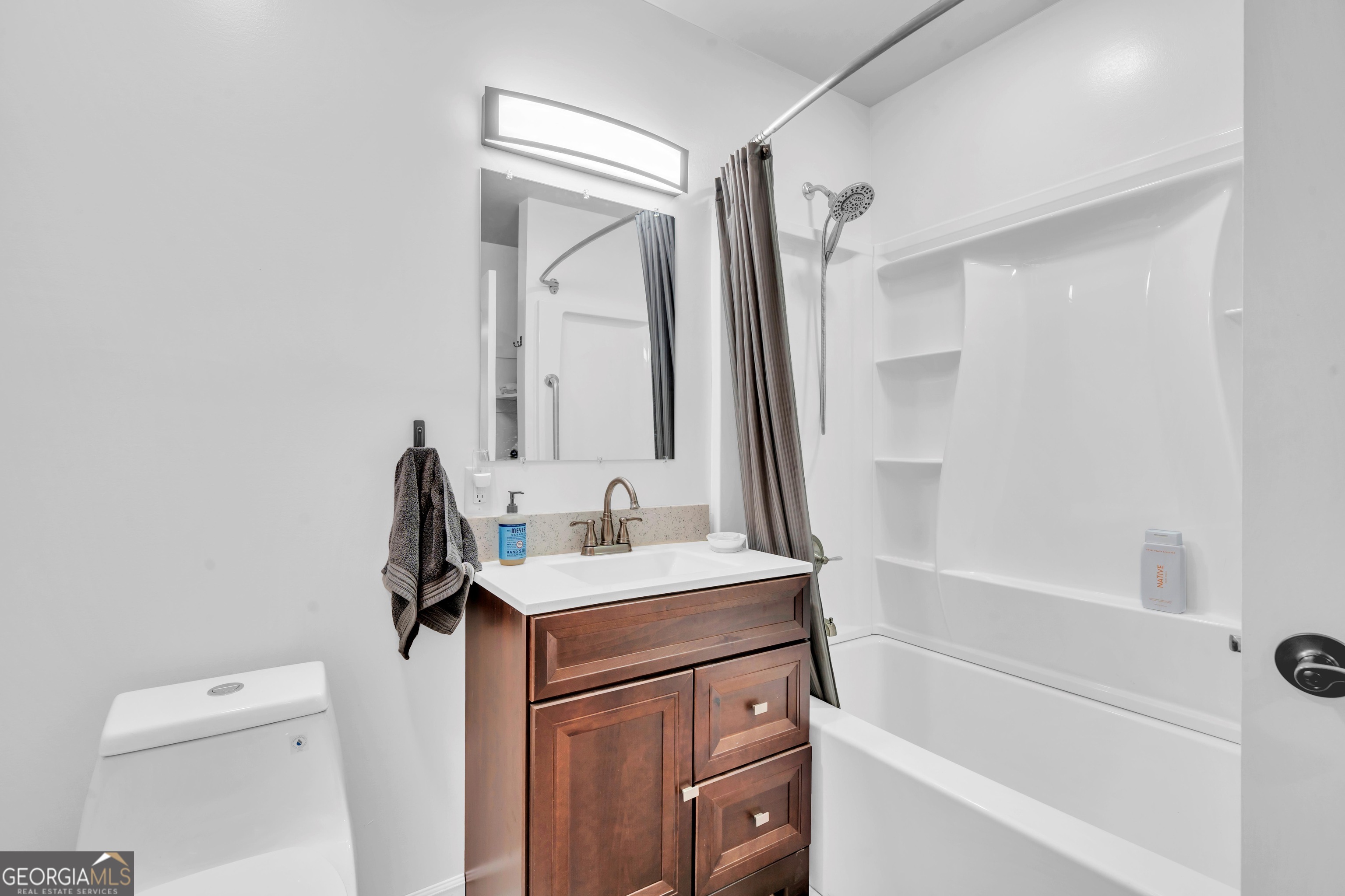 1864 Caulie Harris Road Adel, GA 31620 - Photo 27 of 78 a bathroom with a sink a toilet and a bathtub