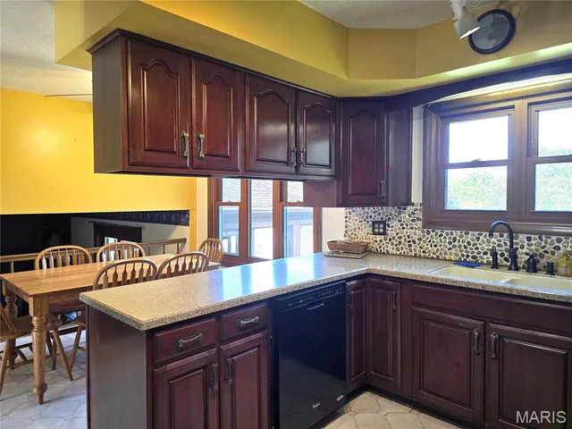 $200,000 | 58 North Woods Circle, Hillsboro, IL 62049