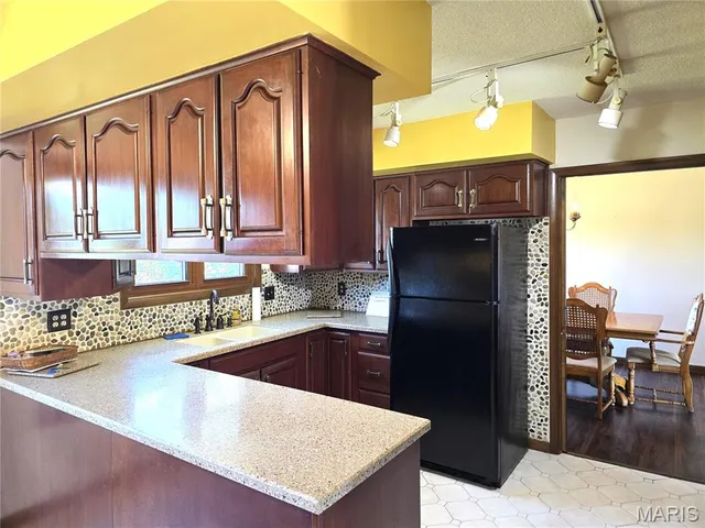 $200,000 | 58 North Woods Circle, Hillsboro, IL 62049