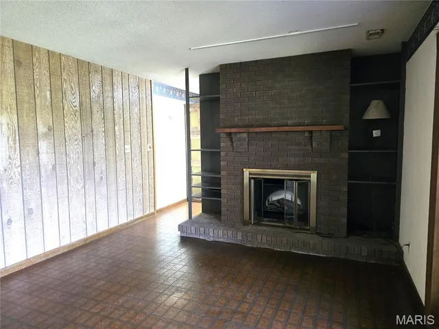 $200,000 | 58 North Woods Circle, Hillsboro, IL 62049