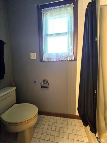 $200,000 | 58 North Woods Circle, Hillsboro, IL 62049