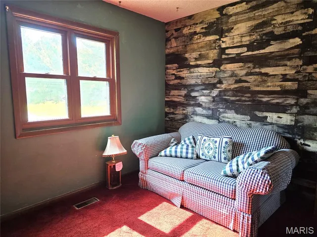 $200,000 | 58 North Woods Circle, Hillsboro, IL 62049