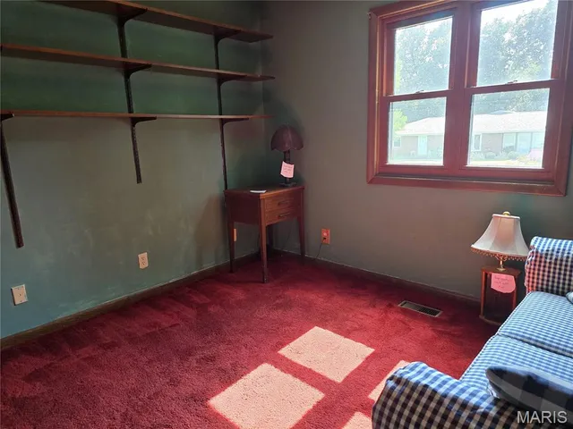 $200,000 | 58 North Woods Circle, Hillsboro, IL 62049