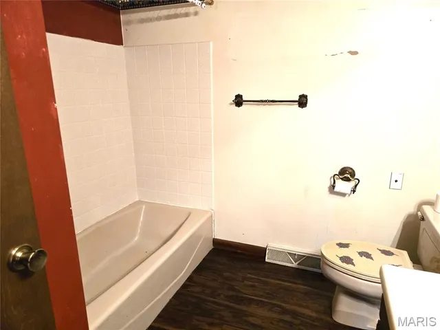 $200,000 | 58 North Woods Circle, Hillsboro, IL 62049