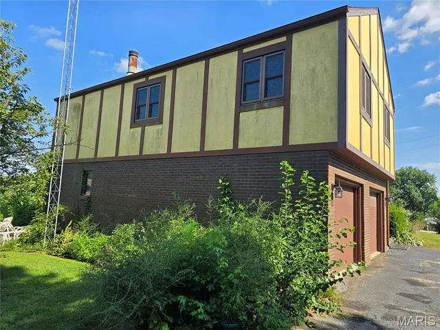 $200,000 | 58 North Woods Circle, Hillsboro, IL 62049