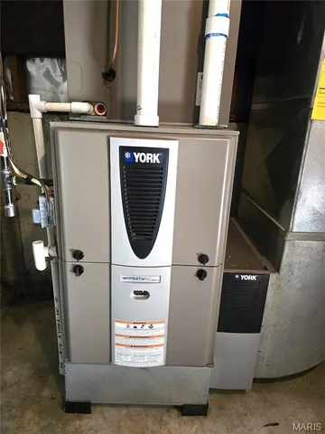 $200,000 | 58 North Woods Circle, Hillsboro, IL 62049