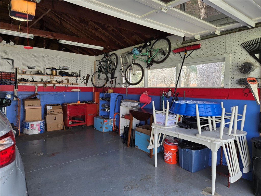 41 Hillhurst Lane Irondequoit, NY 14617 - Photo 28 of 42 This is a dreamy garage for the organizer in all o