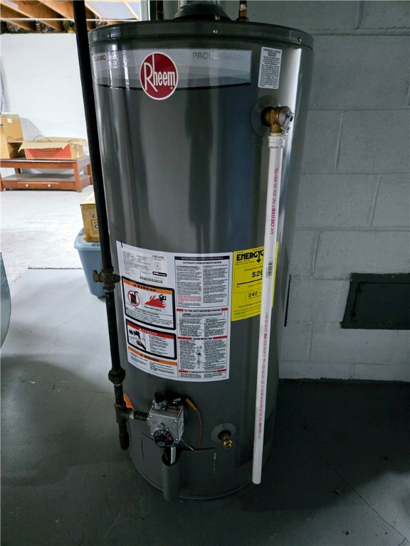 41 Hillhurst Lane Irondequoit, NY 14617 - Photo 32 of 42 Updated Hot water tank.