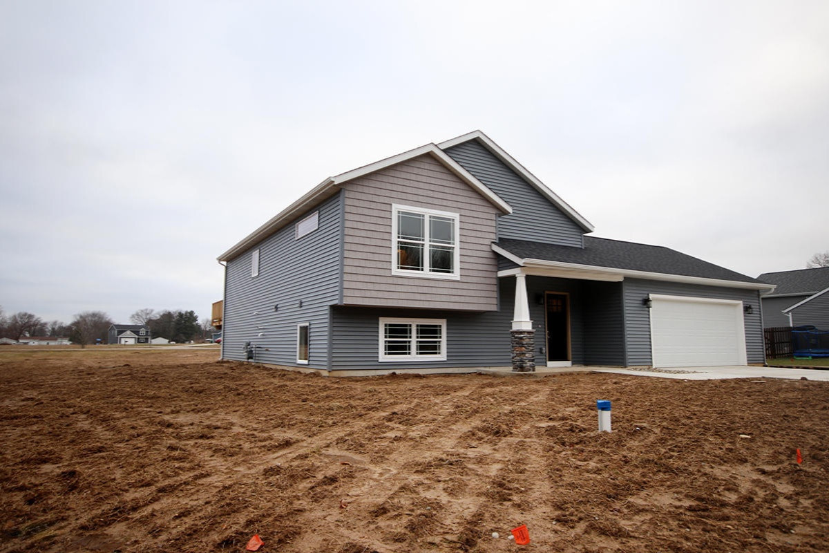 71314 Embassy Road Edwardsburg, MI 49112 - Photo 2 of 42 IMG_7259