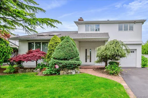 $989,000 | 2119 Oliver Way, Merrick, NY 11566