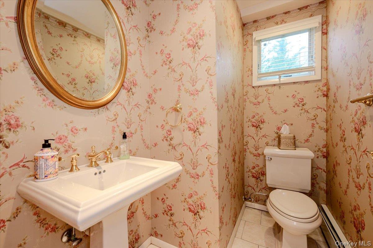 2119 Oliver Way Merrick, NY 11566 - Photo 14 of 29