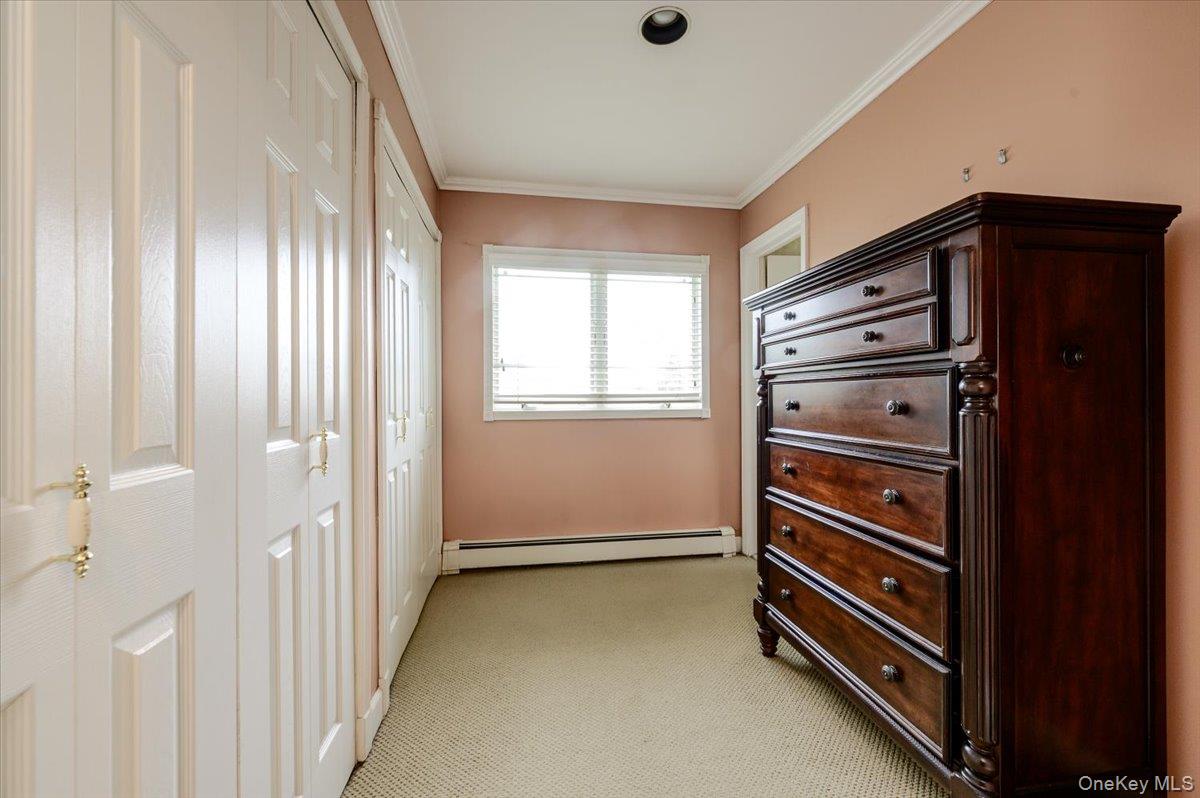2119 Oliver Way Merrick, NY 11566 - Photo 16 of 29
