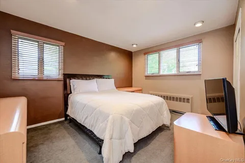 $989,000 | 2119 Oliver Way, Merrick, NY 11566