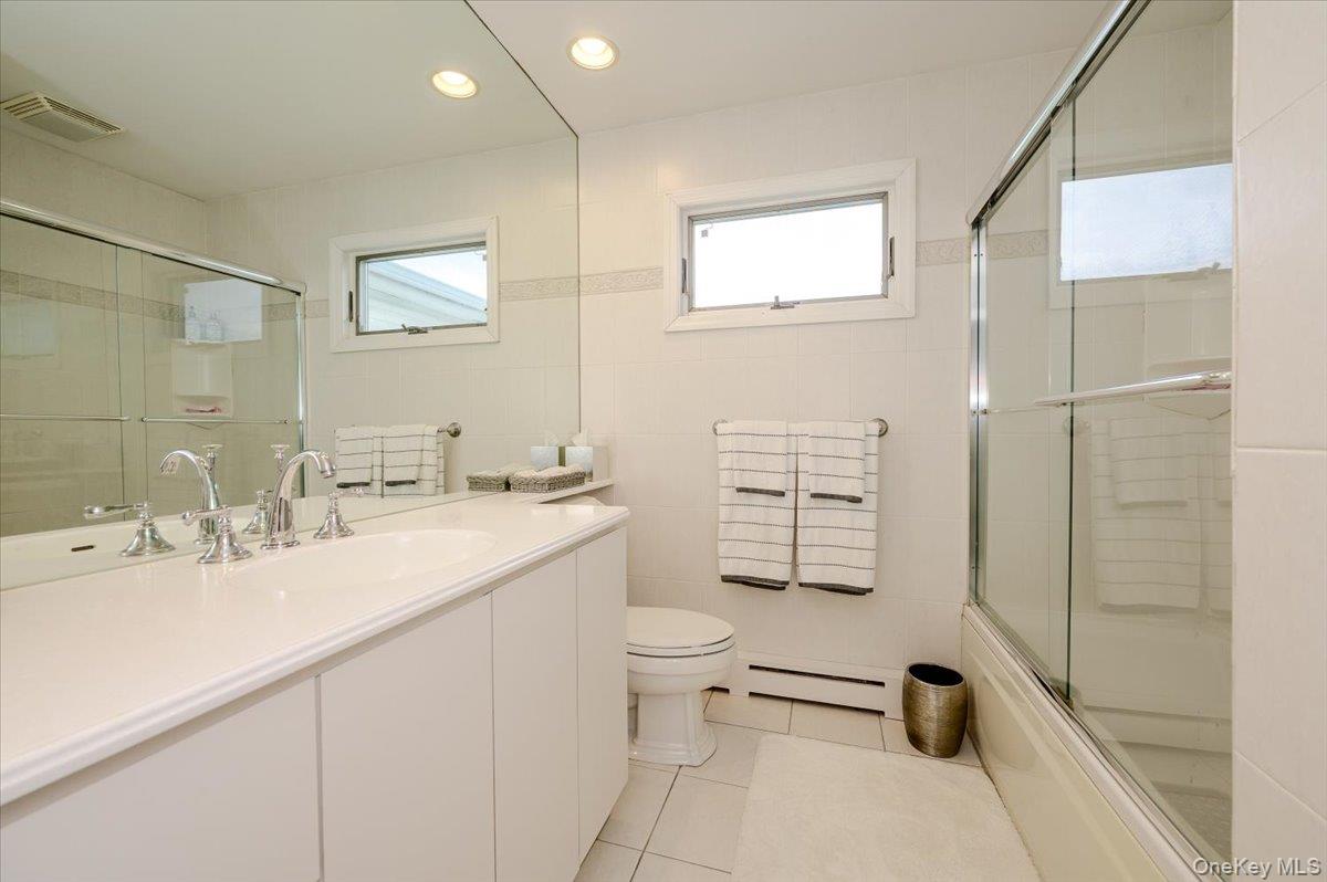 2119 Oliver Way Merrick, NY 11566 - Photo 20 of 29