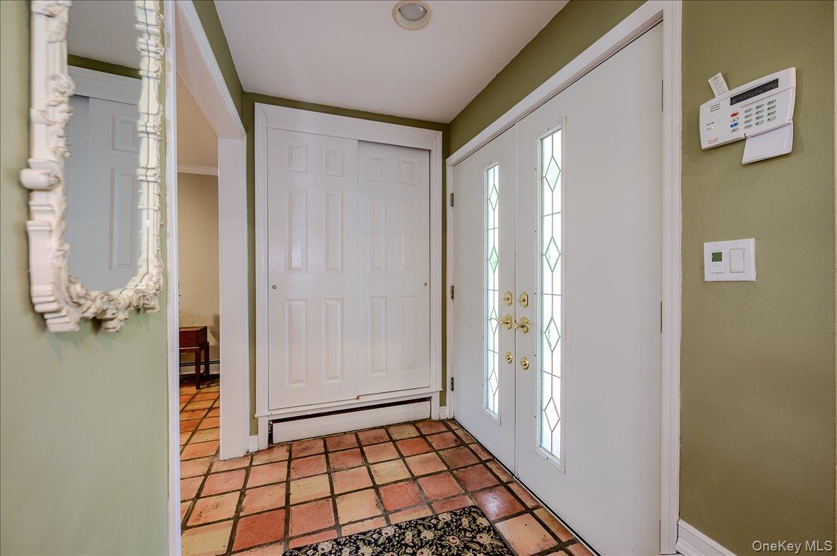 2119 Oliver Way Merrick, NY 11566 - Photo 23 of 29