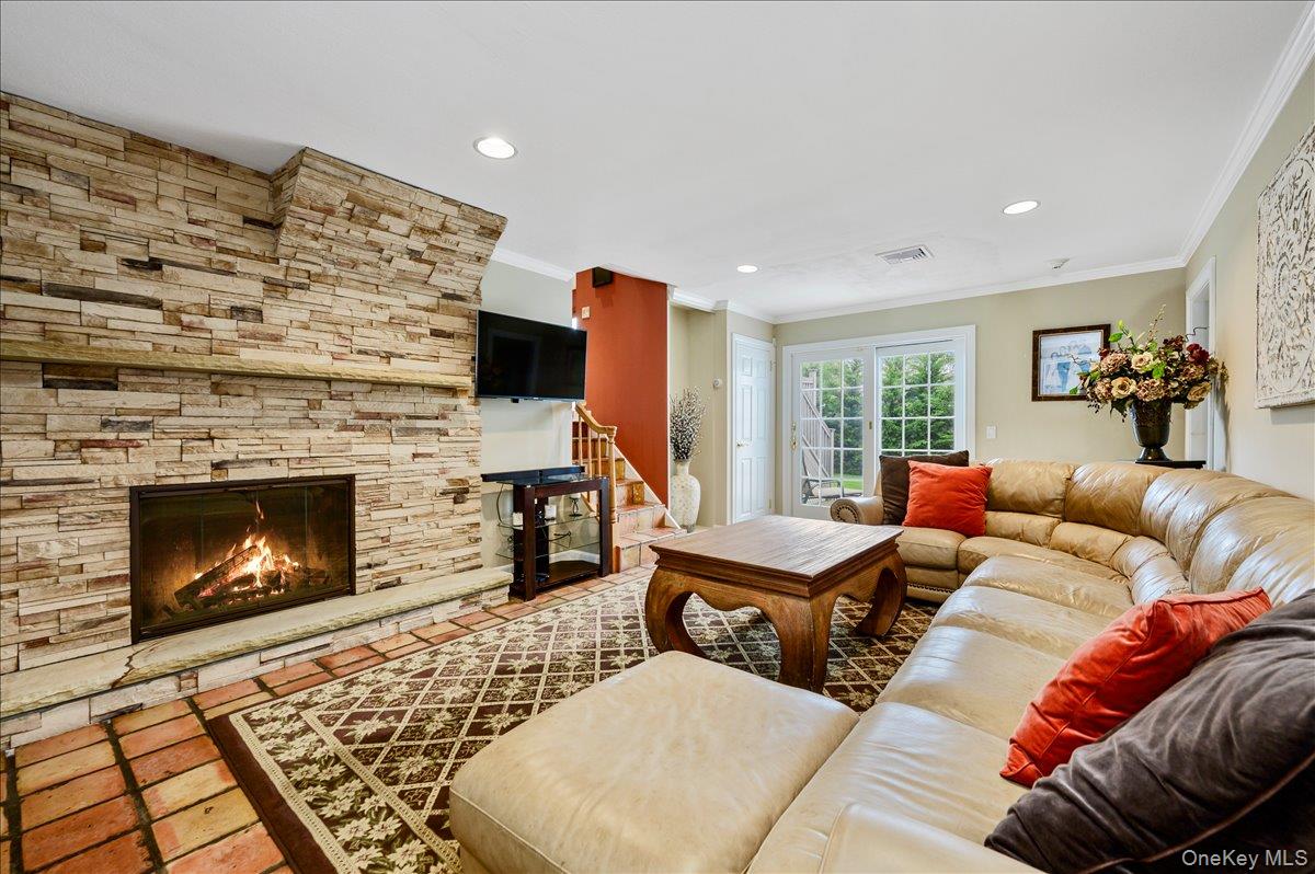 2119 Oliver Way Merrick, NY 11566 - Photo 5 of 29