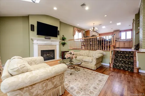 $989,000 | 2119 Oliver Way, Merrick, NY 11566