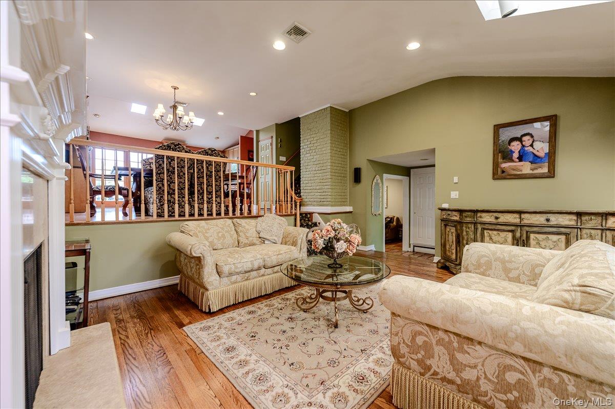 2119 Oliver Way Merrick, NY 11566 - Photo 7 of 29