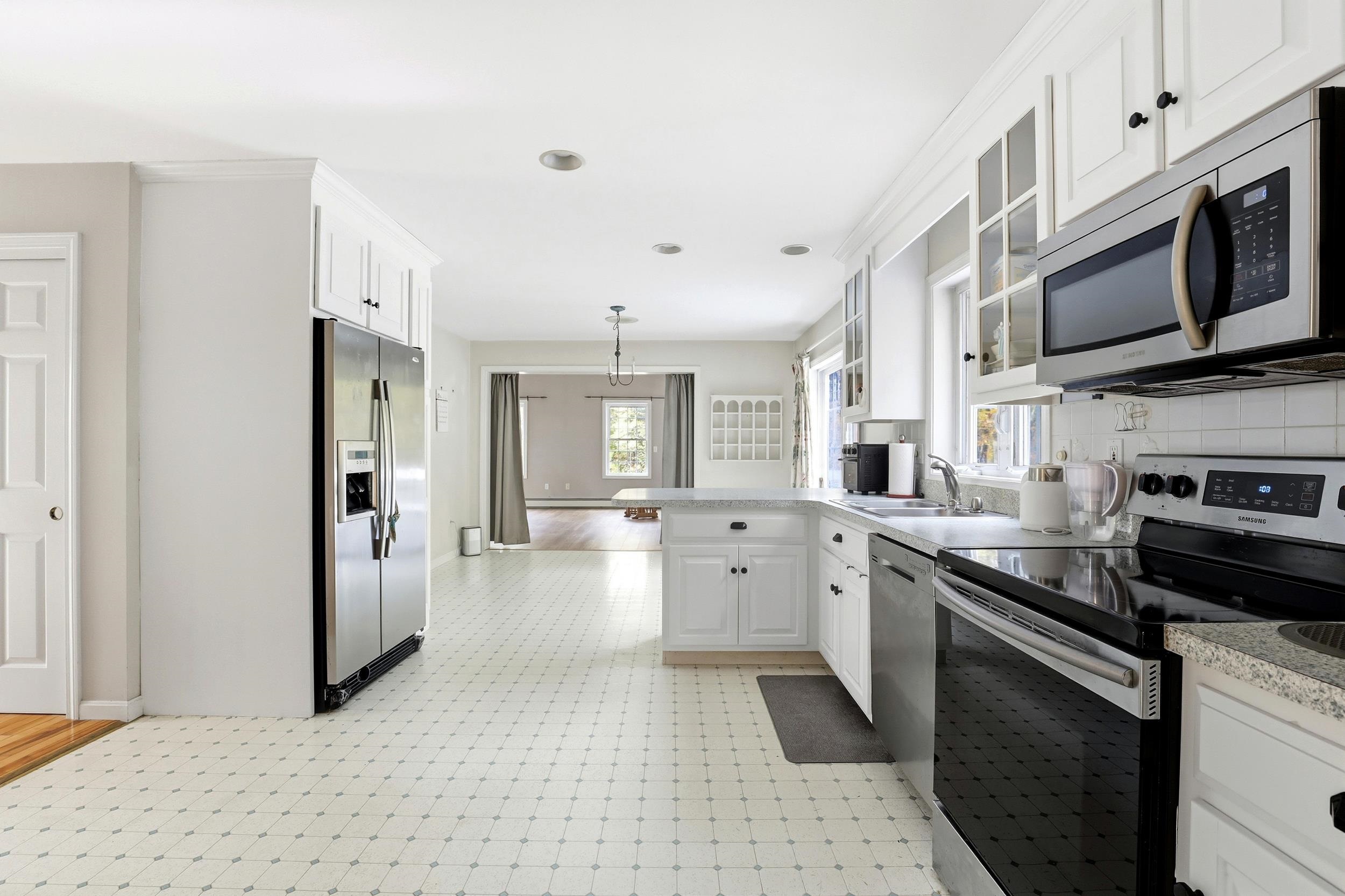 13 Cottonwood Road Plaistow, NH 03865 - Photo 6 of 31