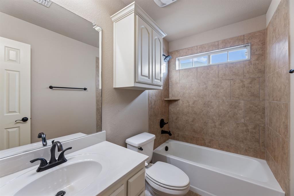 808 Goose Court Forney, TX 75126 - Photo 25 of 39 Bath 2