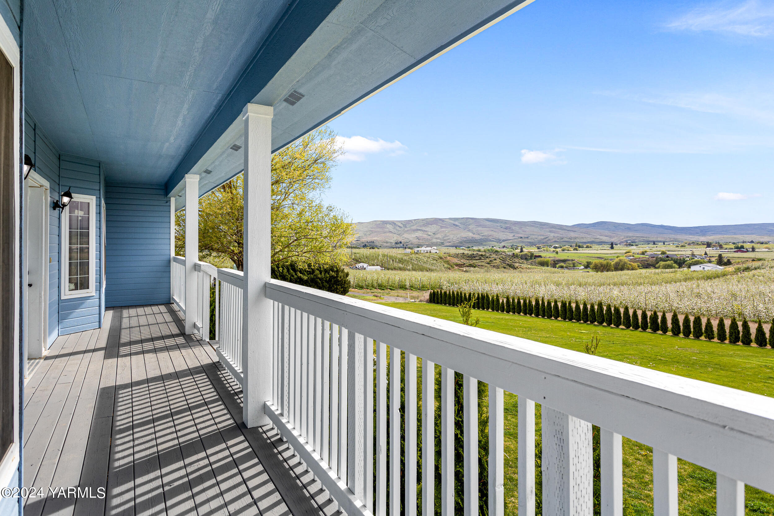 633 Hancock Road Cowiche, WA 98923 - Photo 13 of 53 a city view from balcony