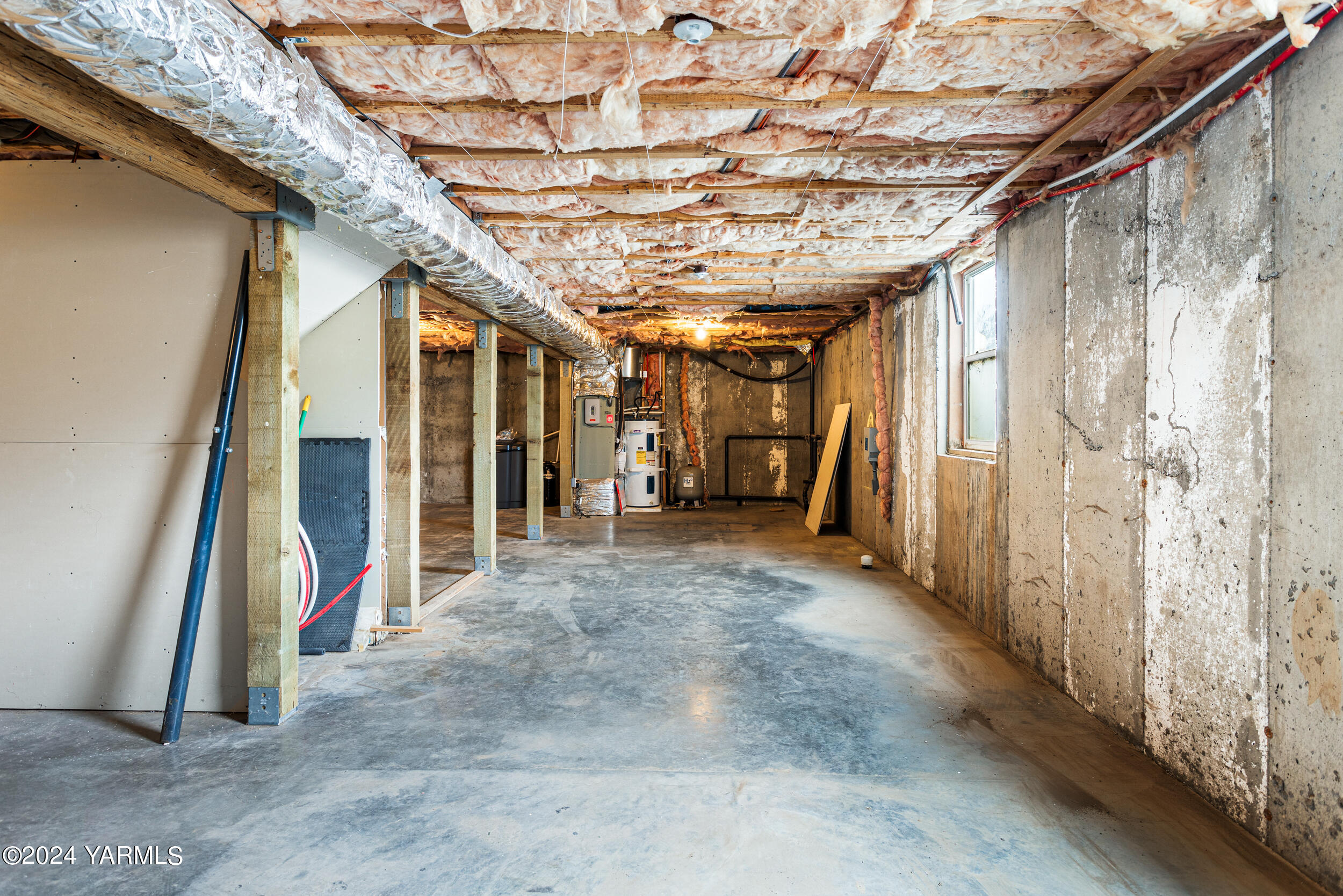 633 Hancock Road Cowiche, WA 98923 - Photo 49 of 53 a view of a hallway with stairs