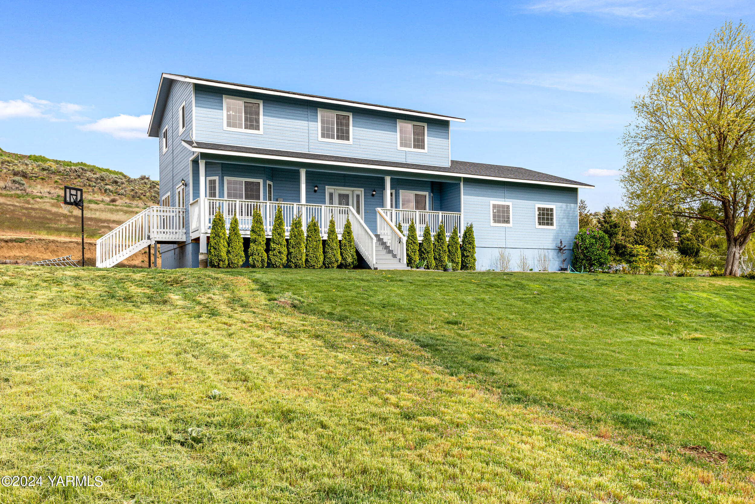 633 Hancock Road Cowiche, WA 98923 - Photo 8 of 53 a front view of house with yard