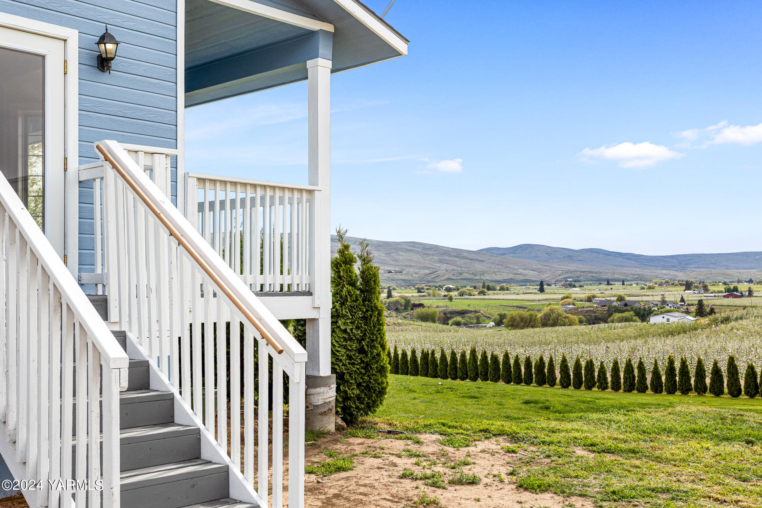 633 Hancock Road Cowiche, WA 98923 - Photo 10 of 53 a view of a garden from a balcony