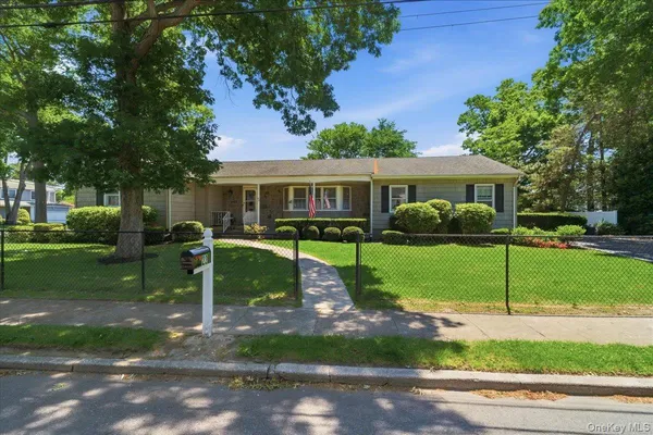 $739,999 | 22 Stephens Court, Hauppauge, NY 11788