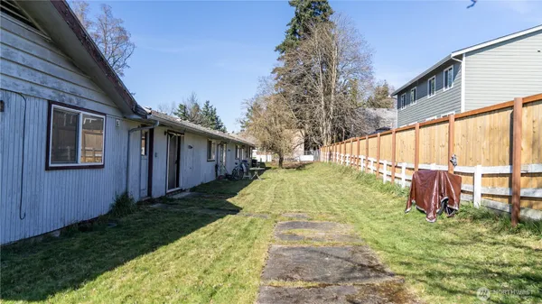 a view of backyard with garden